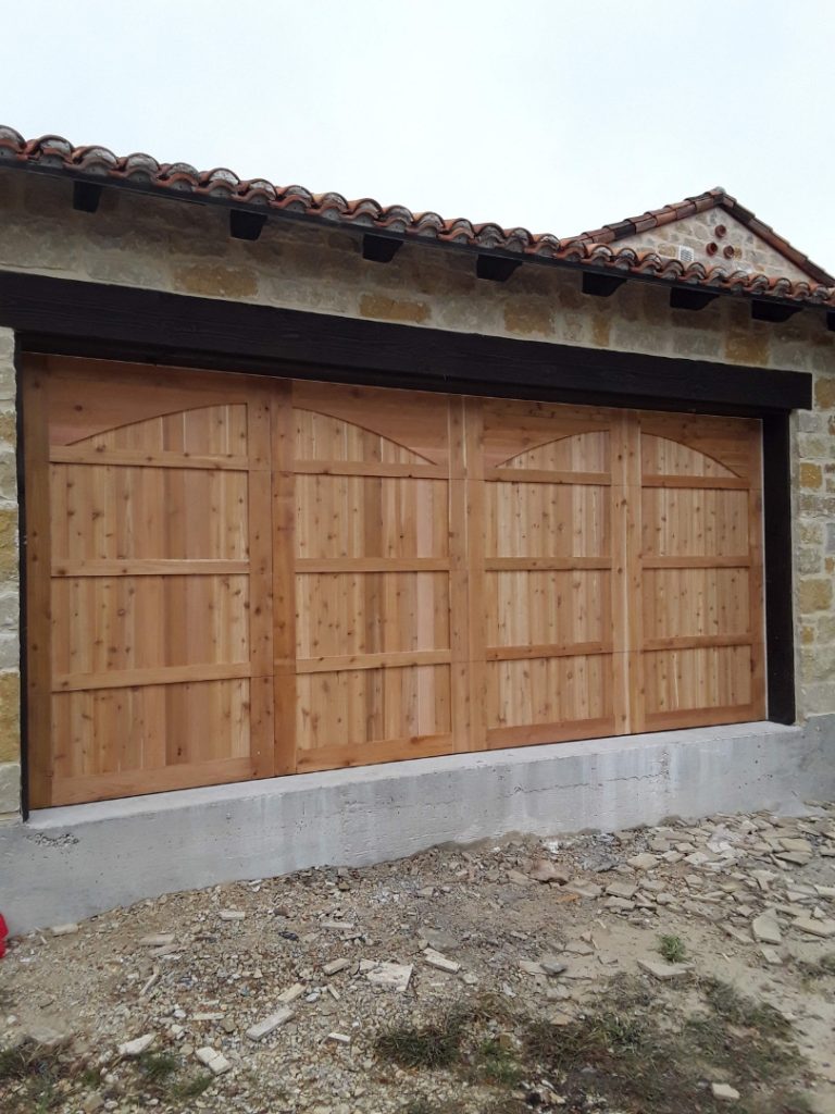 custom-wood-garage-doors-flushed